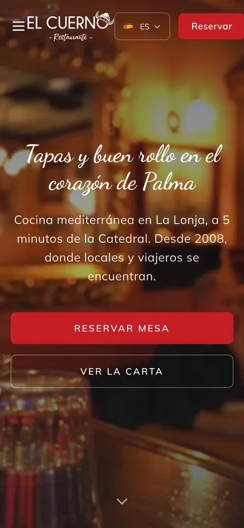El Cuerno's site on a phone: the home page with the buttons to book a table and see the menu.